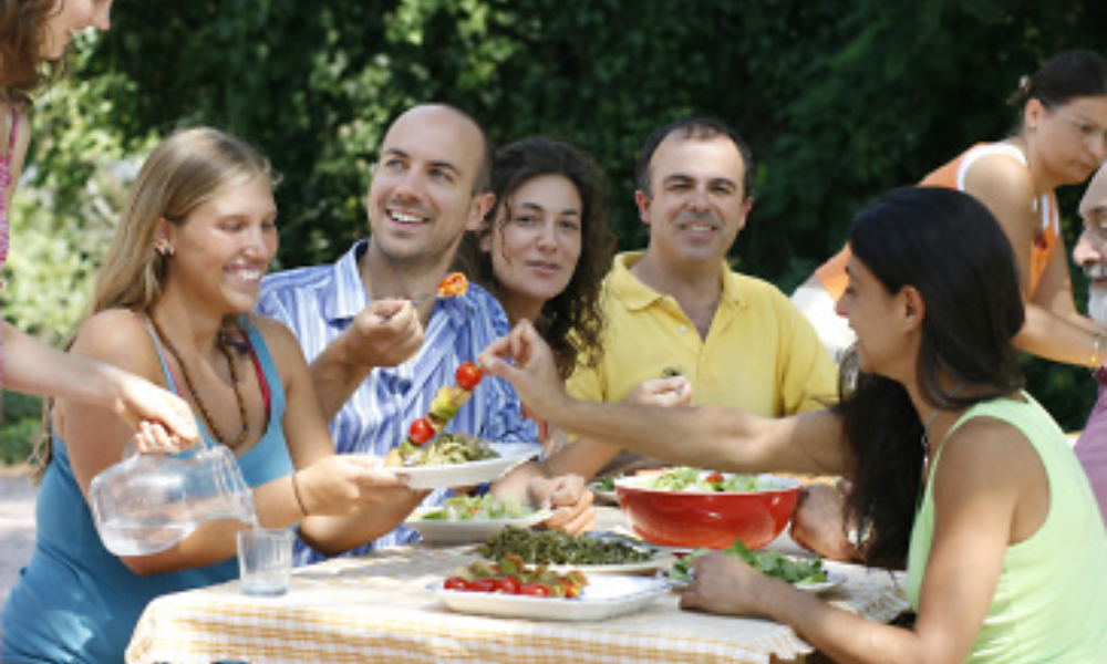 10 Healthy Thanksgiving Activities for Family & Friends